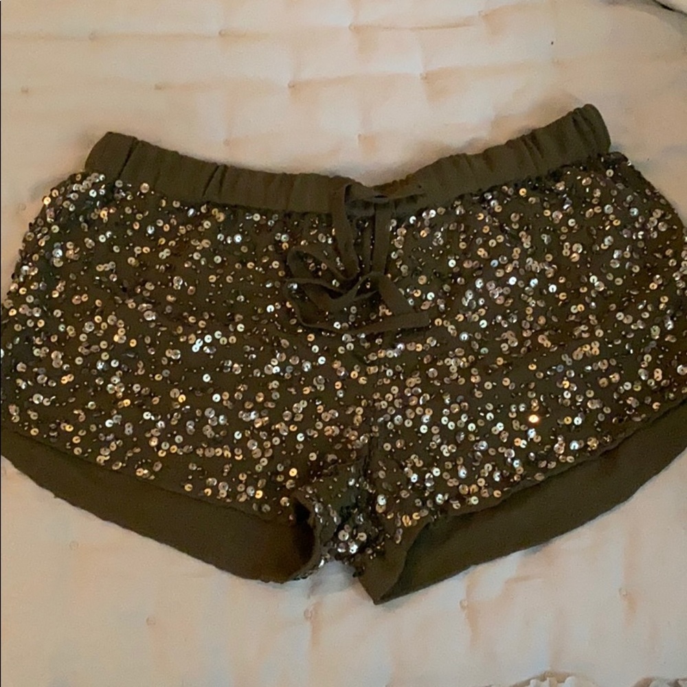 SOLD - GUESS sequence shorts
